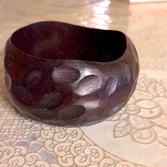 Vintage polished wood brown asymmetrical bracelet - Picture 3 of 3